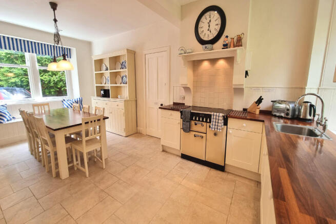 Kitchen/Dining Area
