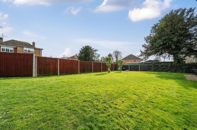2 Carpenters Court Communual Grounds 1.jpg