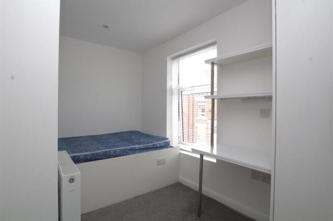 5 bed Detached to rent Image 5