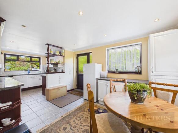 5 bed Detached Bungalow for sale Image 4