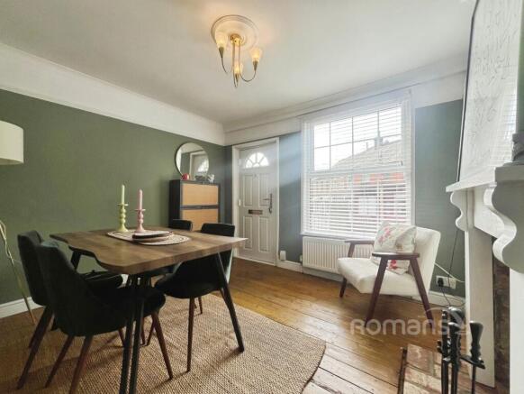 Upper Hale Road, Farnham, Surrey photo 4