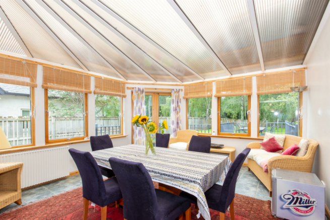 SUN ROOM DINING AREA
