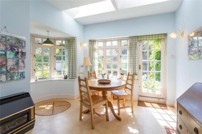 2 Reception Rooms