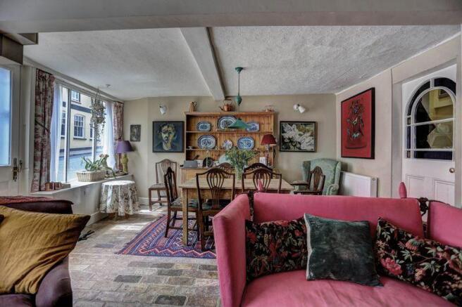 Living area lo...