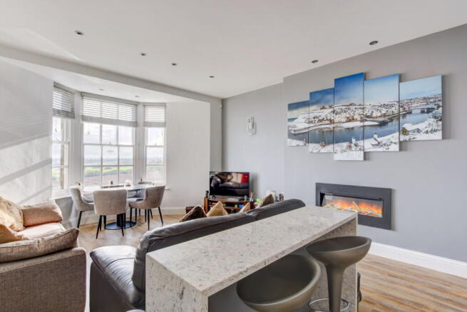 2 bed Apartment for sale Image 11