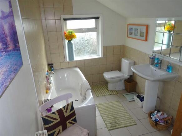 Modern bathroom (rear)