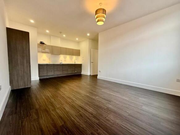 2 bed Flat to rent Image 6