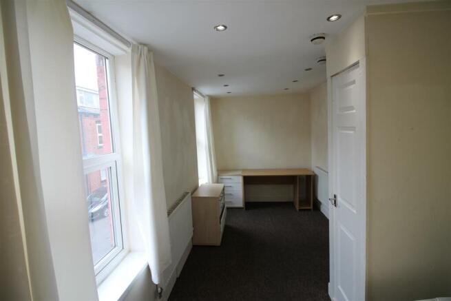 3 bed House to rent Image 6