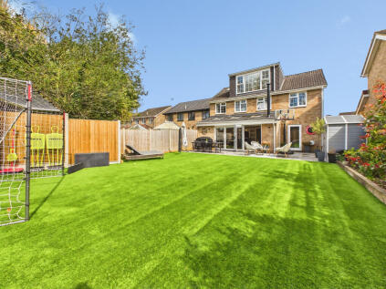 St. Hughs Close, Crawley, West Sussex