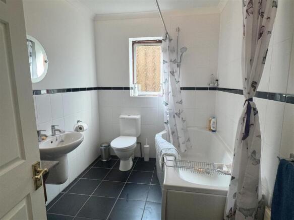 Bathroom 1.JPG