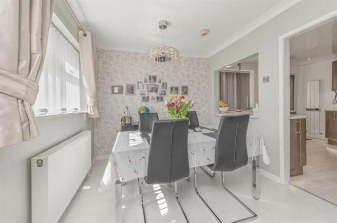 4 bed Detached for sale Image 3
