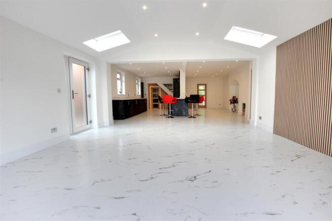 3 bed Semi-Detached for sale Image 8
