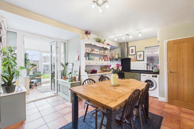 CAM03162G0-PR0408-STILL010