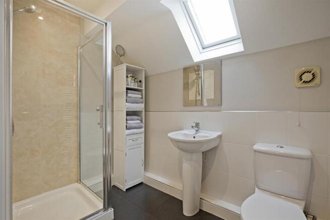 4 bed House for sale Image 11