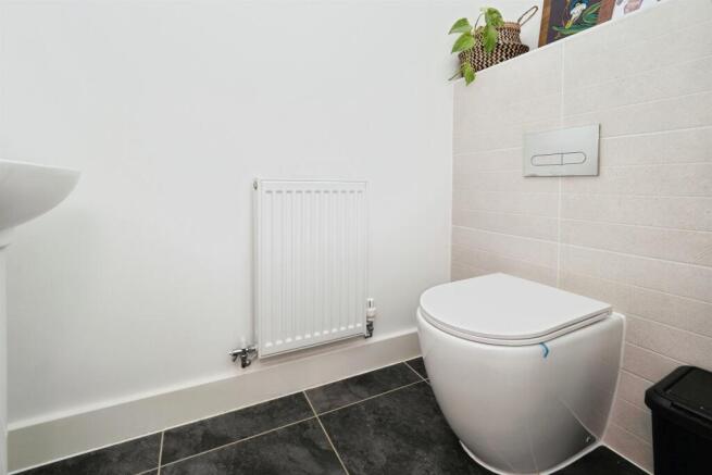 4 bed Semi-Detached for sale Image 8