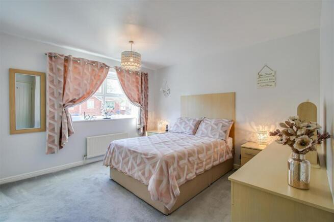 4 bed Detached for sale Image 7