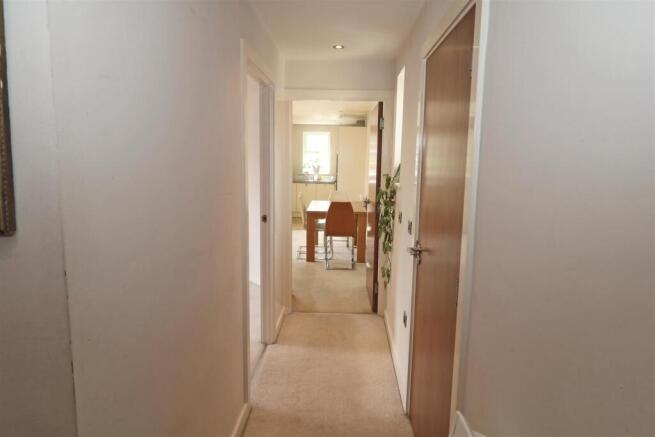 2 bed Flat for sale Image 10