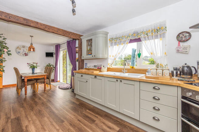 Kitchen/Dining
