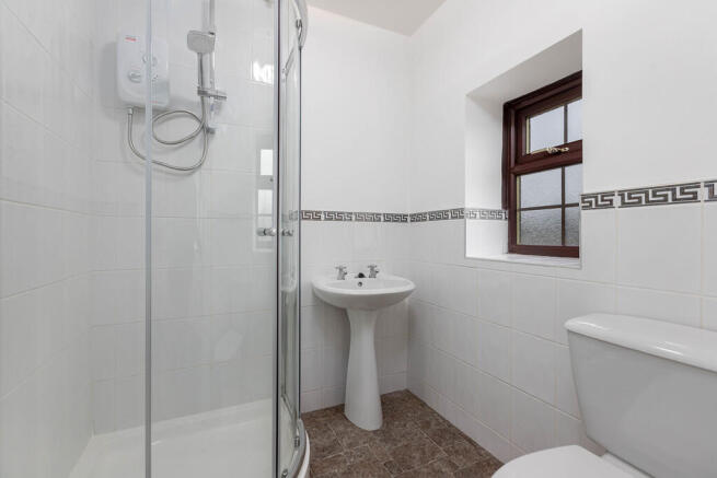 4 bed Detached to rent Image 6