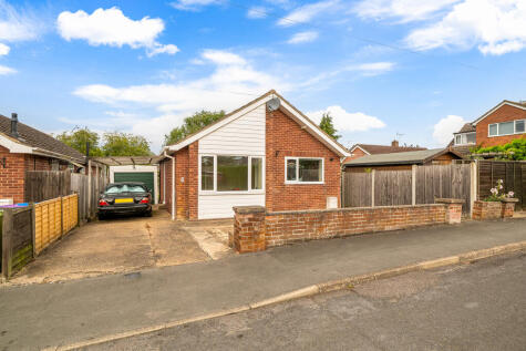 Sycamore Close, Cherry Willingham, Lincoln, Lincolnshire, LN3 4BJ