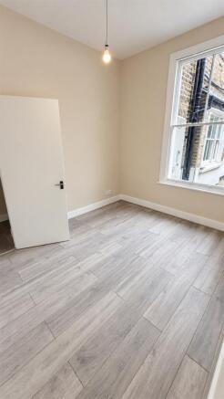 Newly Refurbished One-Bedroom Ground-Floor Flat w