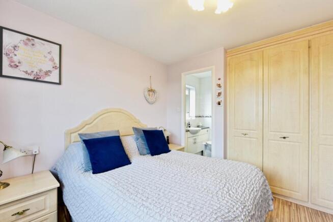 3 bed Detached for sale Image 9