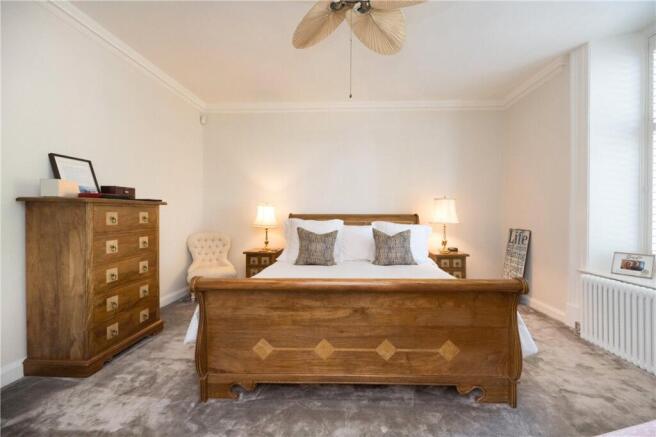 4 bed House for sale Image 12