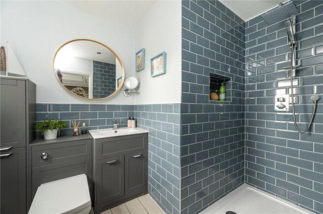 5 bed Detached for sale Image 12