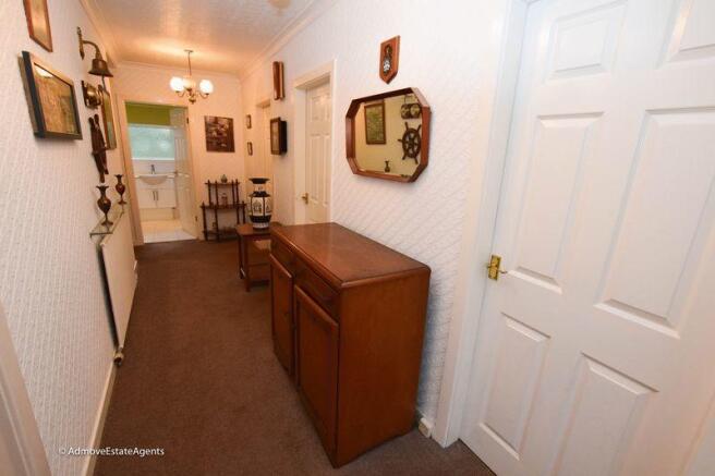 17 Woodland Av...