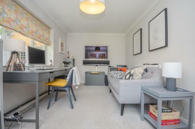 Family room pic 2.jpg