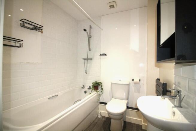2 bed Apartment to rent Image 7