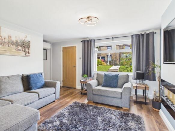 CAM03729G0-PR0289-STILL007