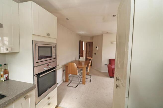 2 bed Flat for sale Image 6