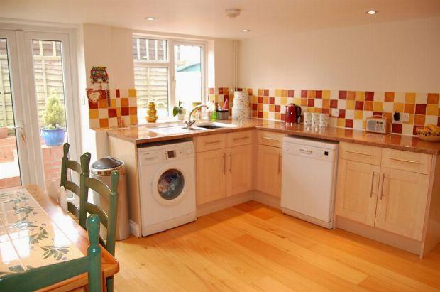 KITCHEN/DINING ROOM