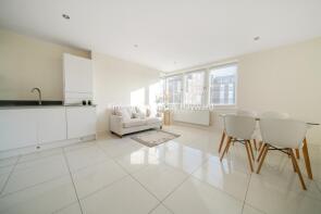 Flat 3, 7 Cairn House, Lodge Lane, North Finchley, London N12 8JG