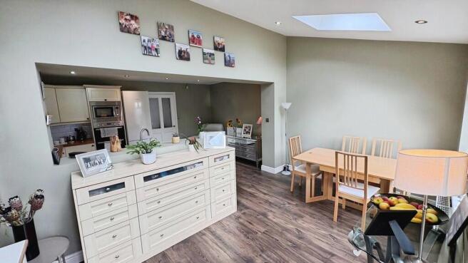 3 bed Semi-Detached for sale Image 10