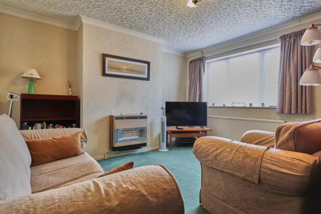 Lounge to front