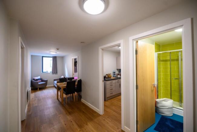 2 bed Apartment to rent Image 6