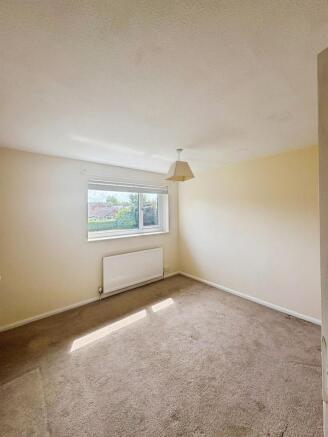4 bed Semi-Detached for sale Image 11