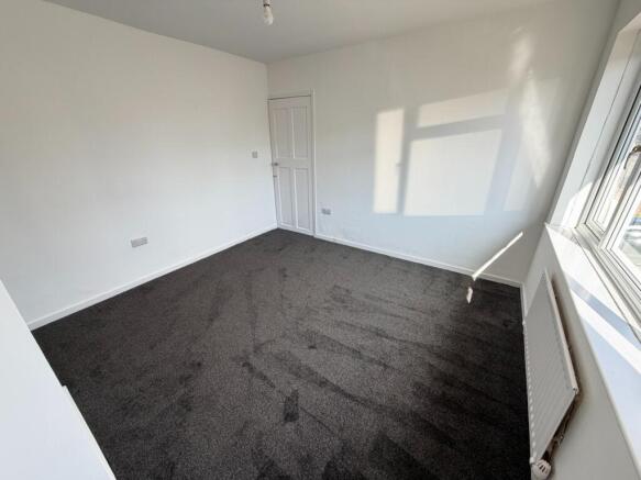3 bed Semi-Detached to rent Image 12