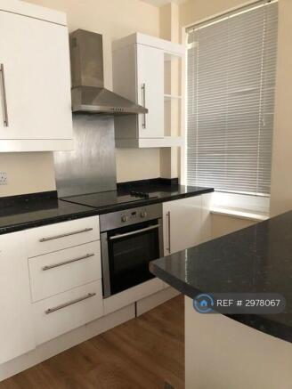 2 bed Maisonette to rent Image 4