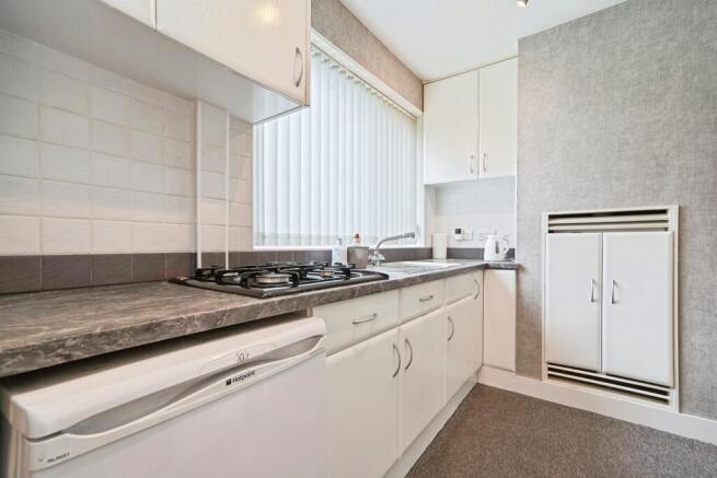 3 bed Semi-Detached for sale Image 6