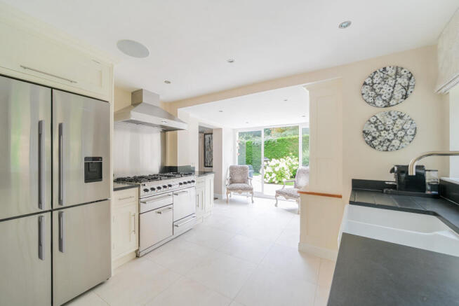 St. Nicholas Crescent, Pyrford, GU22 photo 4