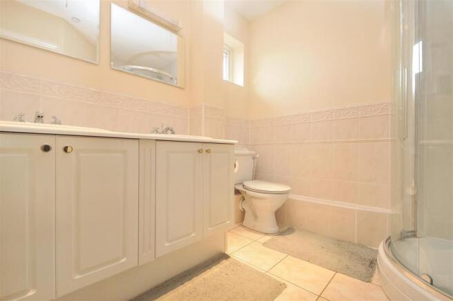 EN-SUITE SHOWER ROOM