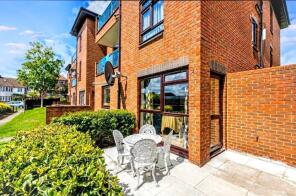 Flat 1, 108 Whitefriars Court, Friern Park, North Finchley, London N12 9LL