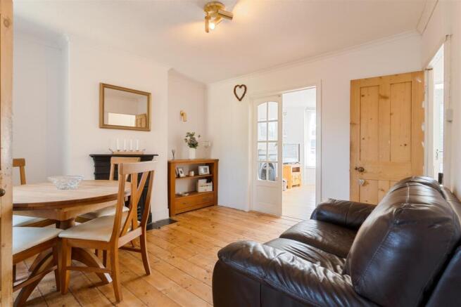 Dining room..jpg