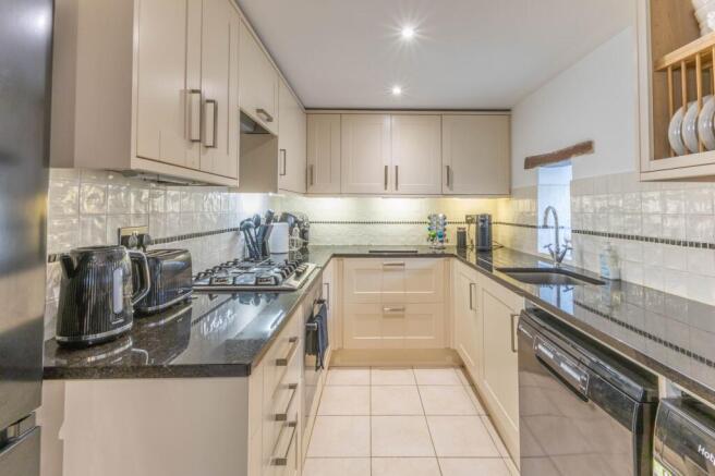 KITCHEN / DINING AREA