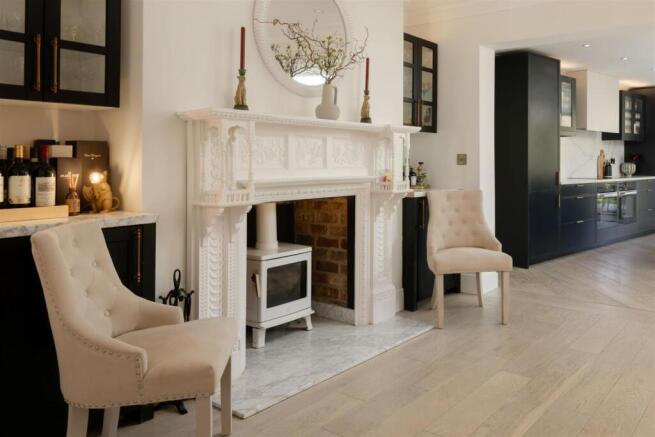 5 bed House for sale Image 6