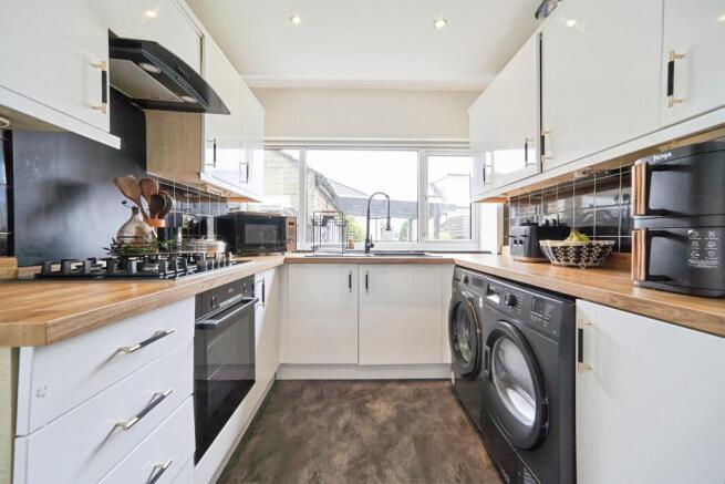 3 bed Semi-Detached for sale Image 6