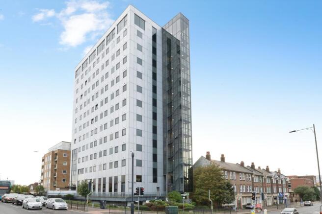 2-bed flat on Southchurch Avenue, Southend-on-Sea, Essex, SS1, £200,000